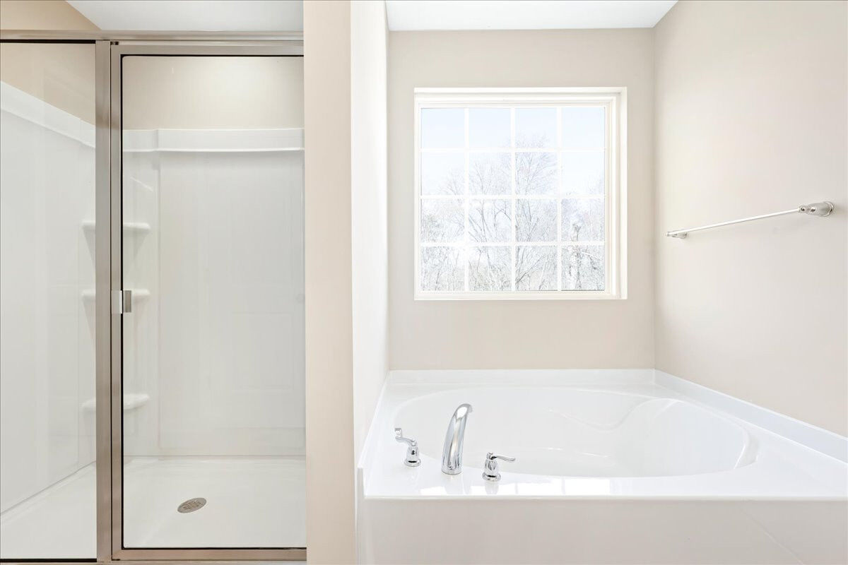 https://assets.windsorhomes.us/img/BCR_lot1_Cameron_elvB_1955_Kippen_Drive_primary_bath_2.jpg