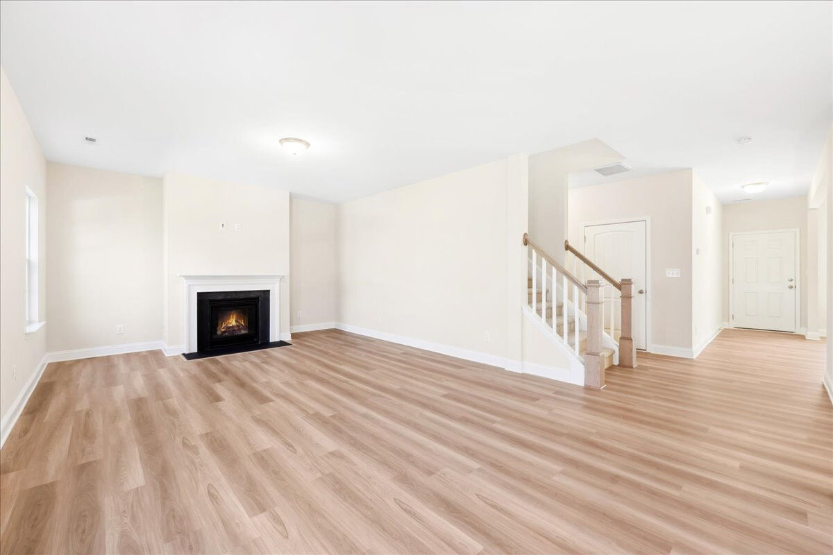 https://assets.windsorhomes.us/img/BCR_lot3_Cameron_elvC_1951_Kippen_Drive_great_Room_2.jpg