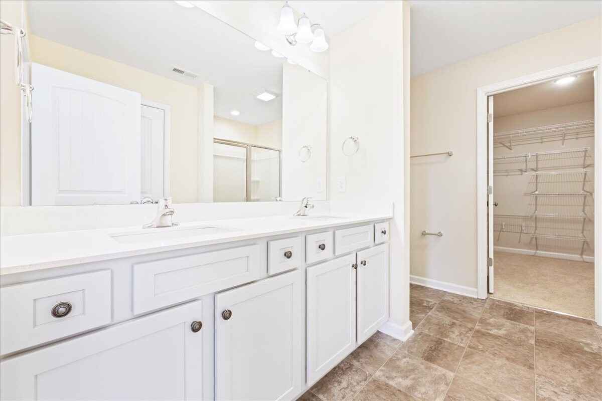https://assets.windsorhomes.us/img/BCR_lot3_Cameron_elvC_1951_Kippen_Drive_primary_Bath.jpg