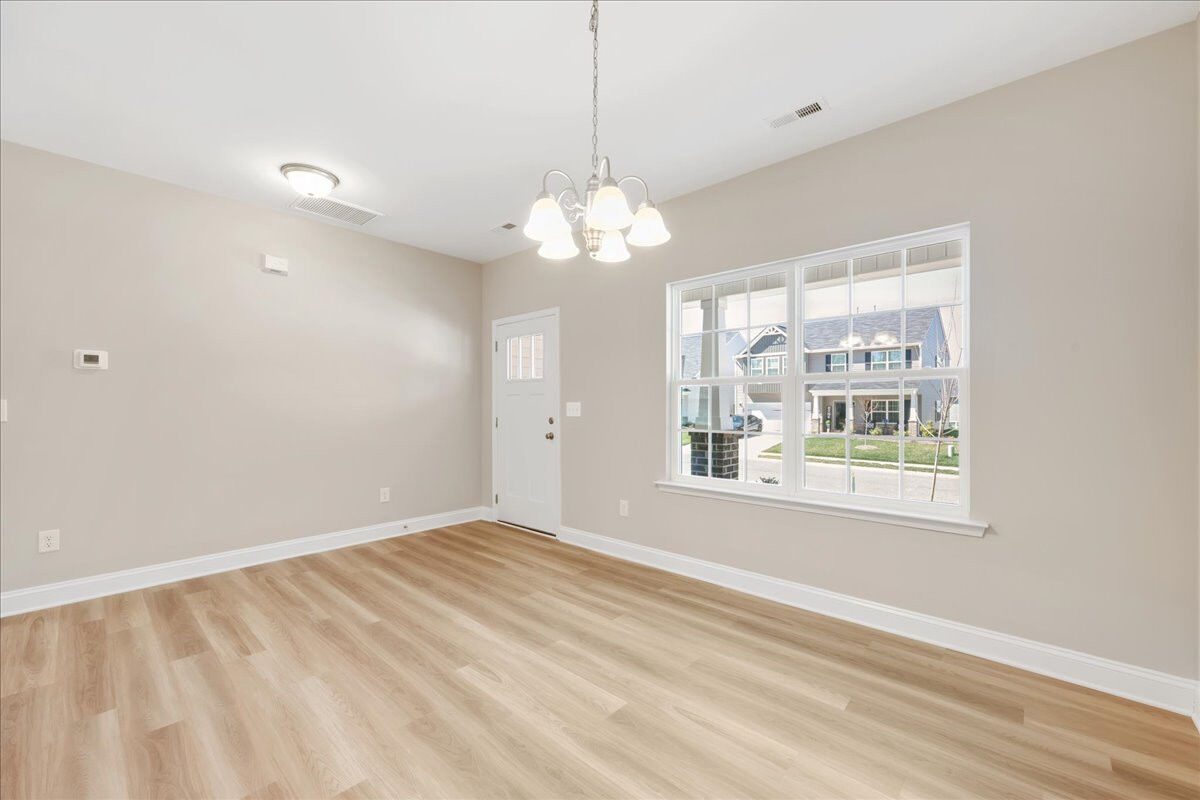 https://assets.windsorhomes.us/img/BCR_lot56_Stoddard_elvE_1722_Springbank_Drive_dining.jpg
