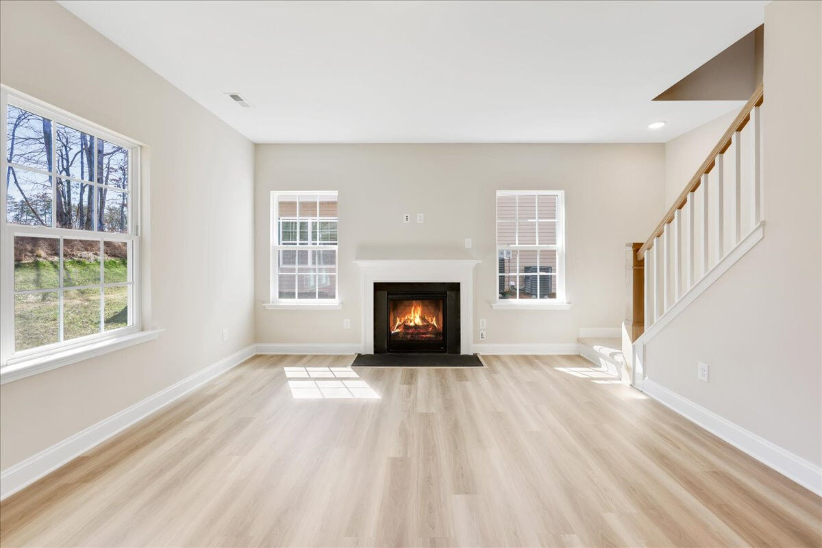 https://assets.windsorhomes.us/img/BCR_lot56_Stoddard_elvE_1722_Springbank_Drive_great_room_2.jpg