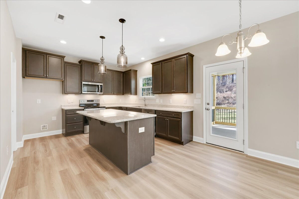 https://assets.windsorhomes.us/img/BCR_lot56_Stoddard_elvE_1722_Springbank_Drive_kitchen.jpg