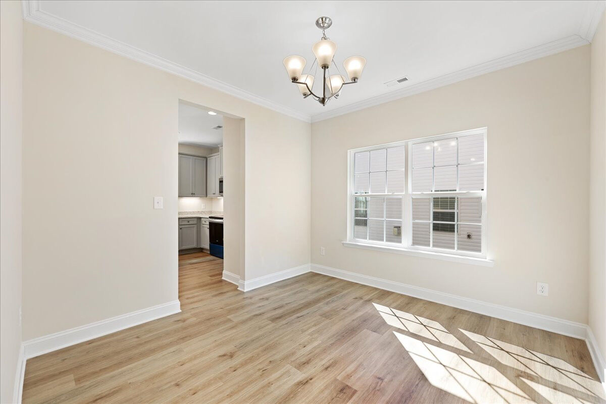 https://assets.windsorhomes.us/img/BCR_lot83_Lexington_elvE_1952_Kippen_Drive_dining.jpg