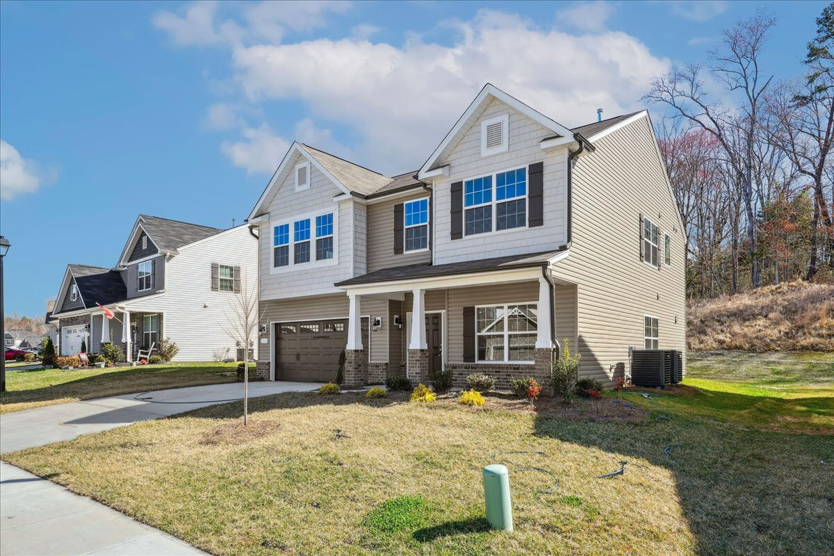 https://assets.windsorhomes.us/img/BCR_lot83_Lexington_elvE_1952_Kippen_Drive_exterior_Side.jpg