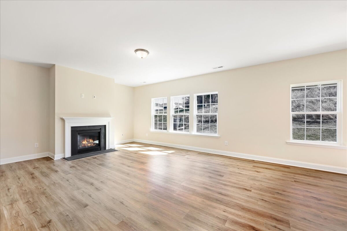 https://assets.windsorhomes.us/img/BCR_lot83_Lexington_elvE_1952_Kippen_Drive_great_room_3.jpg