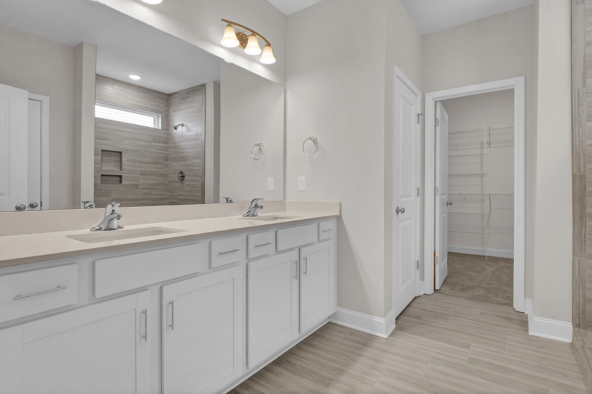 https://assets.windsorhomes.us/img/BMW_lot20_Richmond_C_836_Red_Sky_Drive_primary_bath.JPG