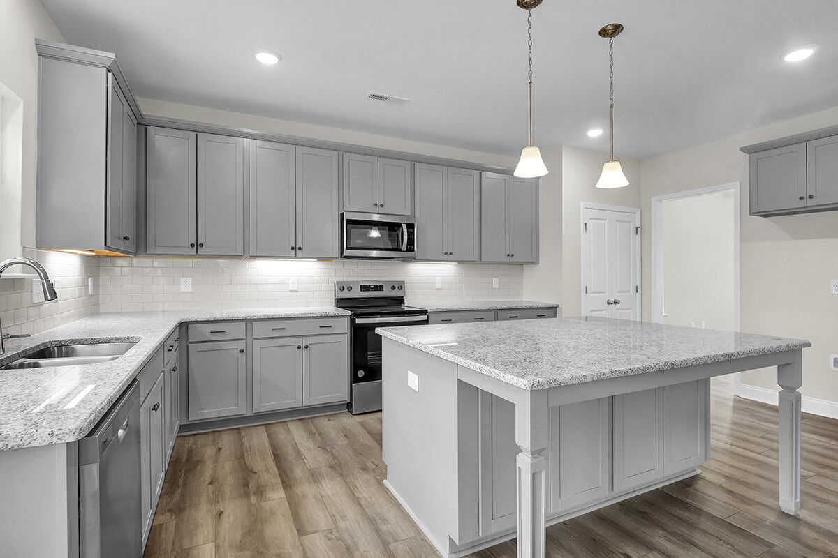 https://assets.windsorhomes.us/img/BMW_lot26_Cameron_847_Red_Sky_Dr_kitchen_2.JPG