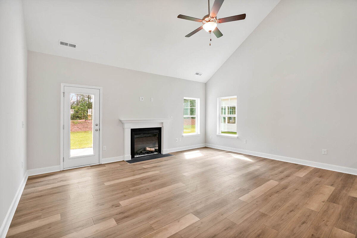 https://assets.windsorhomes.us/img/BMW_lot_22_Richmond_A_844_Red_Sky_Dr_NE_great_room.jpg