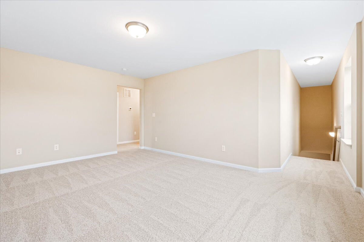 https://assets.windsorhomes.us/img/CCK_lot10_Columbia_elvA_1633_Appoloosa_Place_loft.jpg