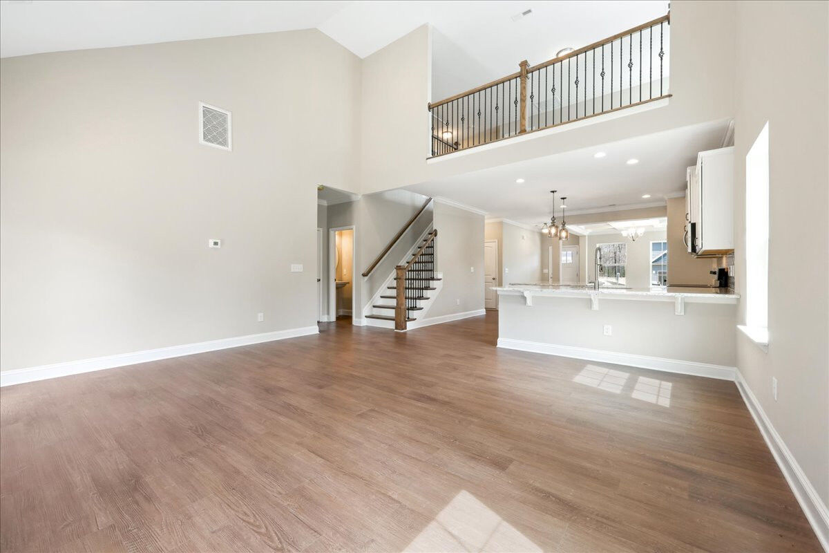 https://assets.windsorhomes.us/img/CCK_lot14_Richmond_elvA_4115_Stallion_St_great_room_2.jpg