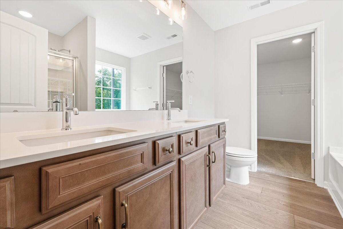 https://assets.windsorhomes.us/img/CCK_lot18_Stoddard_elvE_4099_Stalion_Street_primary_bath.jpg