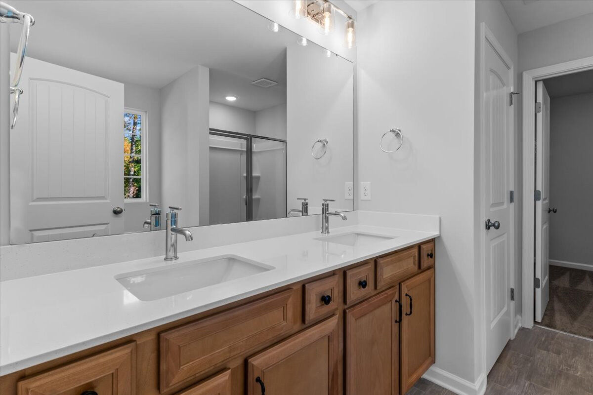https://assets.windsorhomes.us/img/CCK_lot19_Cameron_elvB_4095_Stallion_St_primary_bath.jpg
