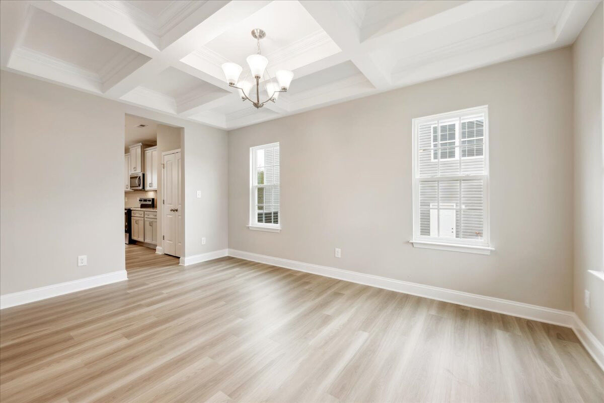 https://assets.windsorhomes.us/img/CCK_lot81_Cameron_elvA_4118_Stallion_street_dining.jpg