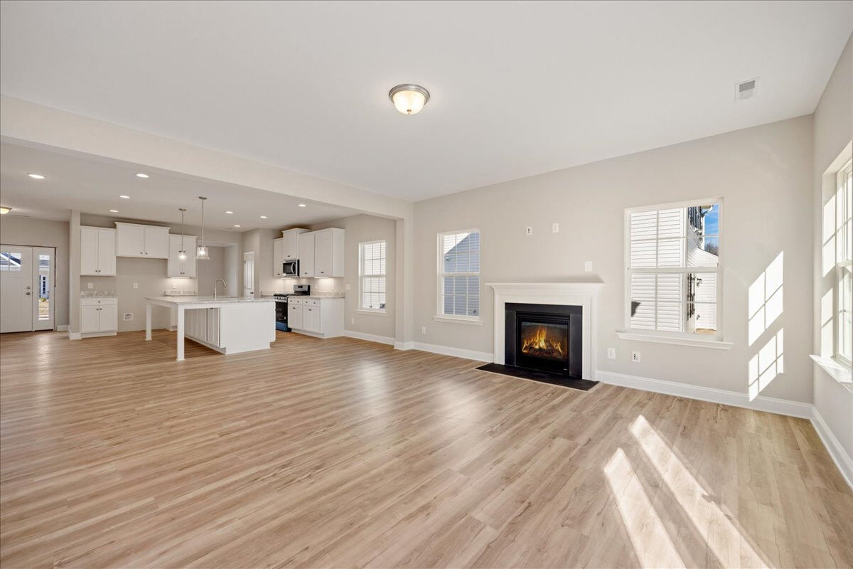 https://assets.windsorhomes.us/img/Cotswold_E_BCR_lot43_1838-Deveron-Court_05-02.jpg