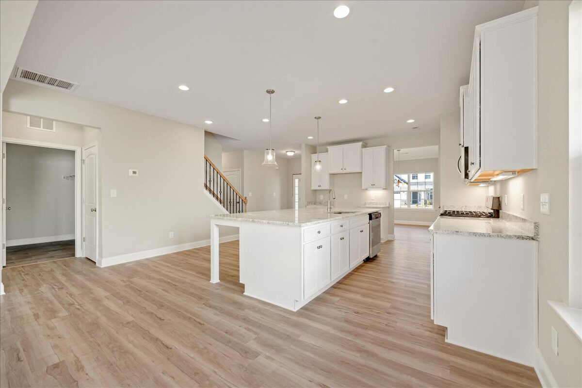 https://assets.windsorhomes.us/img/Cotswold_E_BCR_lot43_1838-Deveron-Court_06-03.jpg