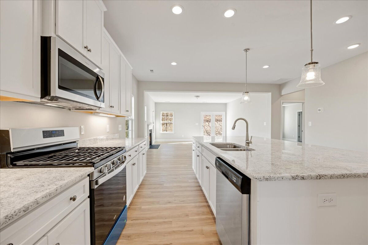 https://assets.windsorhomes.us/img/Cotswold_E_BCR_lot43_1838-Deveron-Court_09-06.jpg