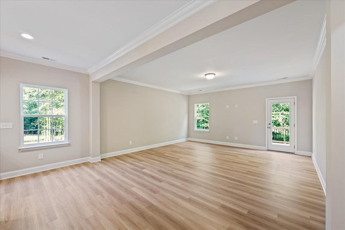 https://assets.windsorhomes.us/img/Cotswold_G_RFM_lot16_6612_Rogers_Farm_Rd_great_room.jpg