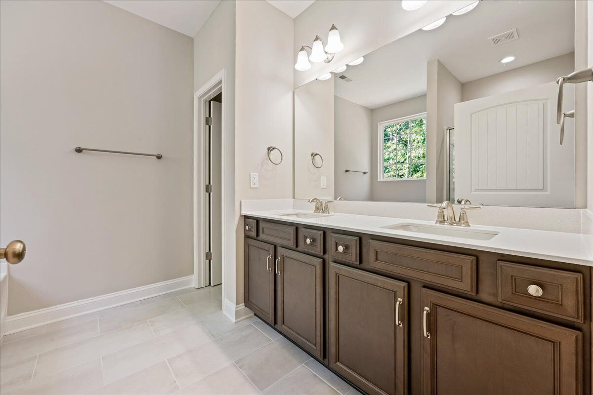 https://assets.windsorhomes.us/img/Cotswold_G_RFM_lot16_6612_Rogers_Farm_Rd_primary_bath.jpg