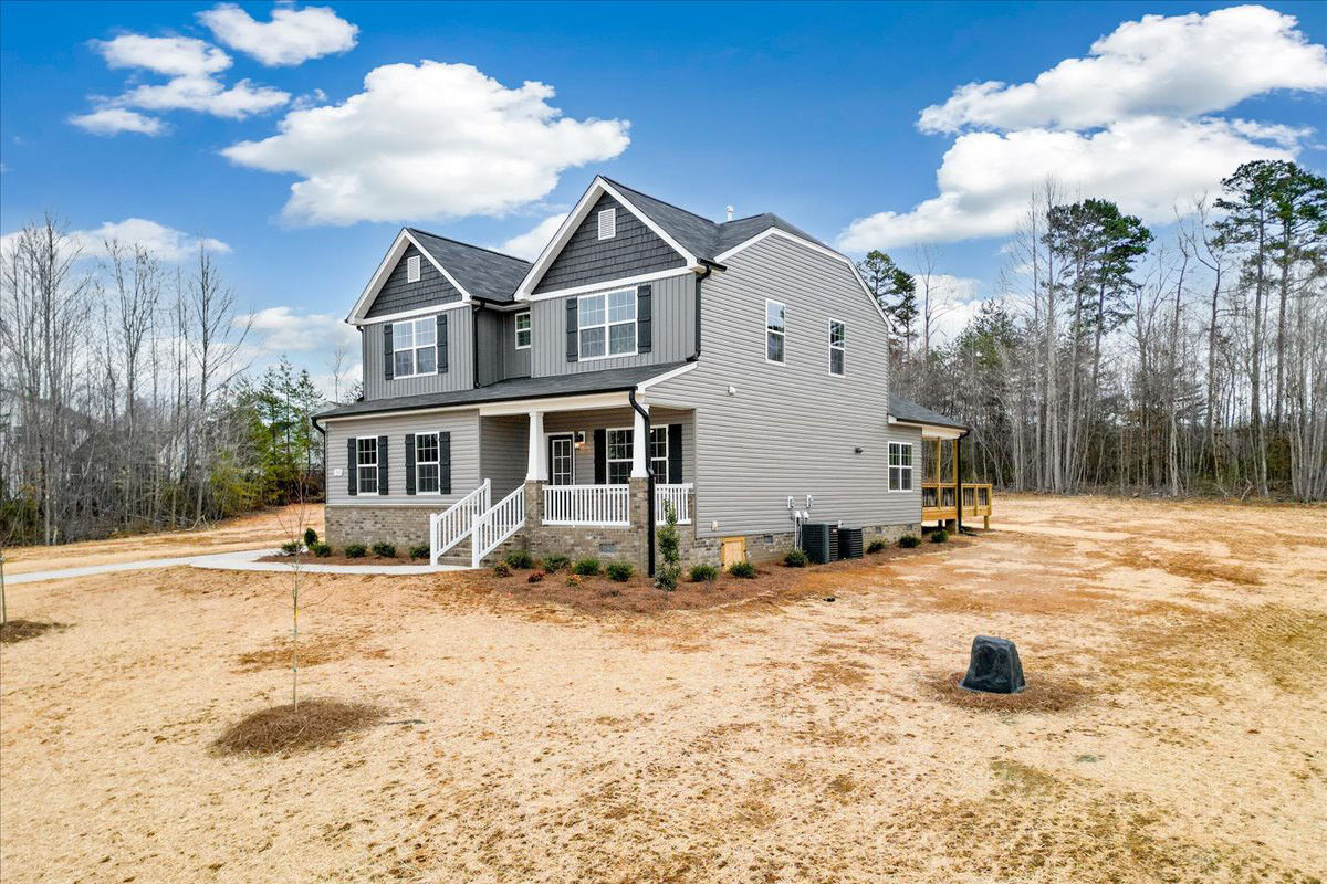 https://assets.windsorhomes.us/img/KL_Lot95_Bailey_elvF_1360_Reading_Ct_exterior_Side.jpg