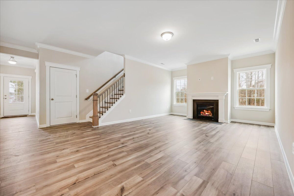 https://assets.windsorhomes.us/img/KL_Lot95_Bailey_elvF_1360_Reading_Ct_great_room.jpg