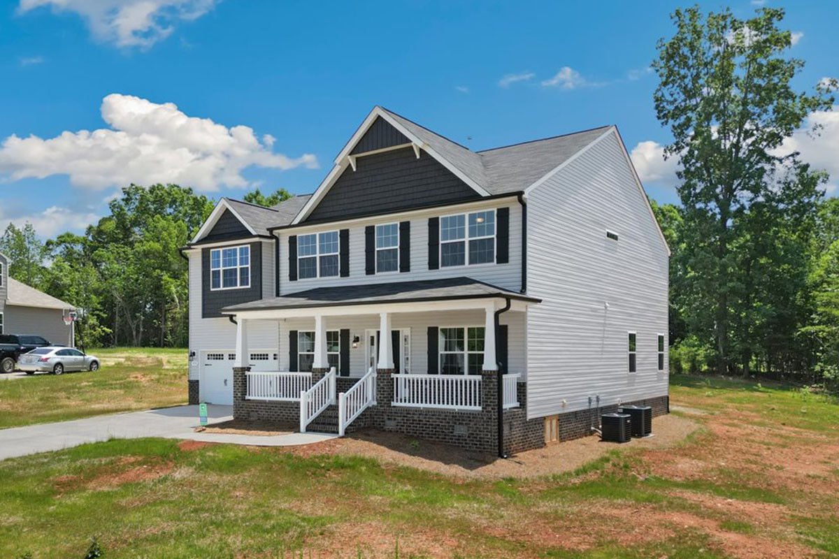 https://assets.windsorhomes.us/img/KL_lot91_Lewisville_elvF_1414_Reading_Ct_exterior_side.jpg
