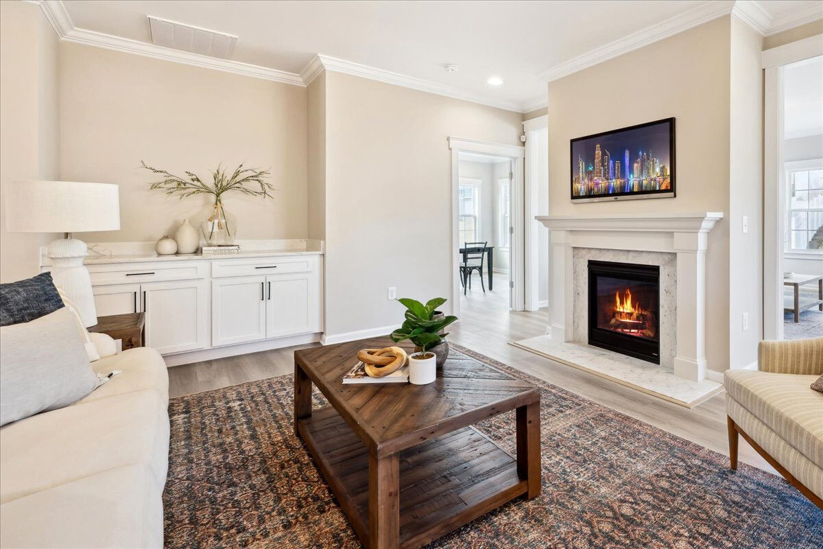 https://assets.windsorhomes.us/img/MG_Lot102_Pinehurst_C_1036_Fairhaven_Dr_great_Room_3.jpg