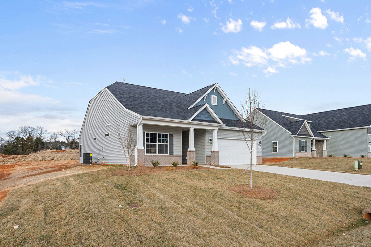 https://assets.windsorhomes.us/img/MLF_lot41_Pinehurst_elvB_112_Rocky_Maple_Drive_exterior_side.jpg