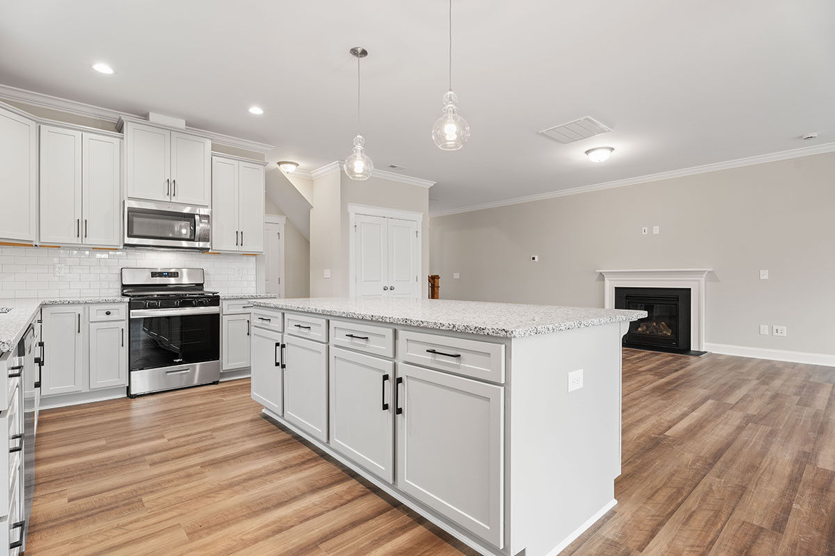 https://assets.windsorhomes.us/img/MLF_lot41_Pinehurst_elvB_112_Rocky_Maple_Drive_kitchen_3.jpg