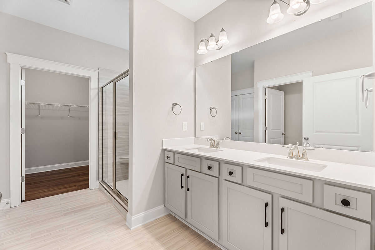 https://assets.windsorhomes.us/img/MLF_lot41_Pinehurst_elvB_112_Rocky_Maple_Drive_primary_bath.jpg