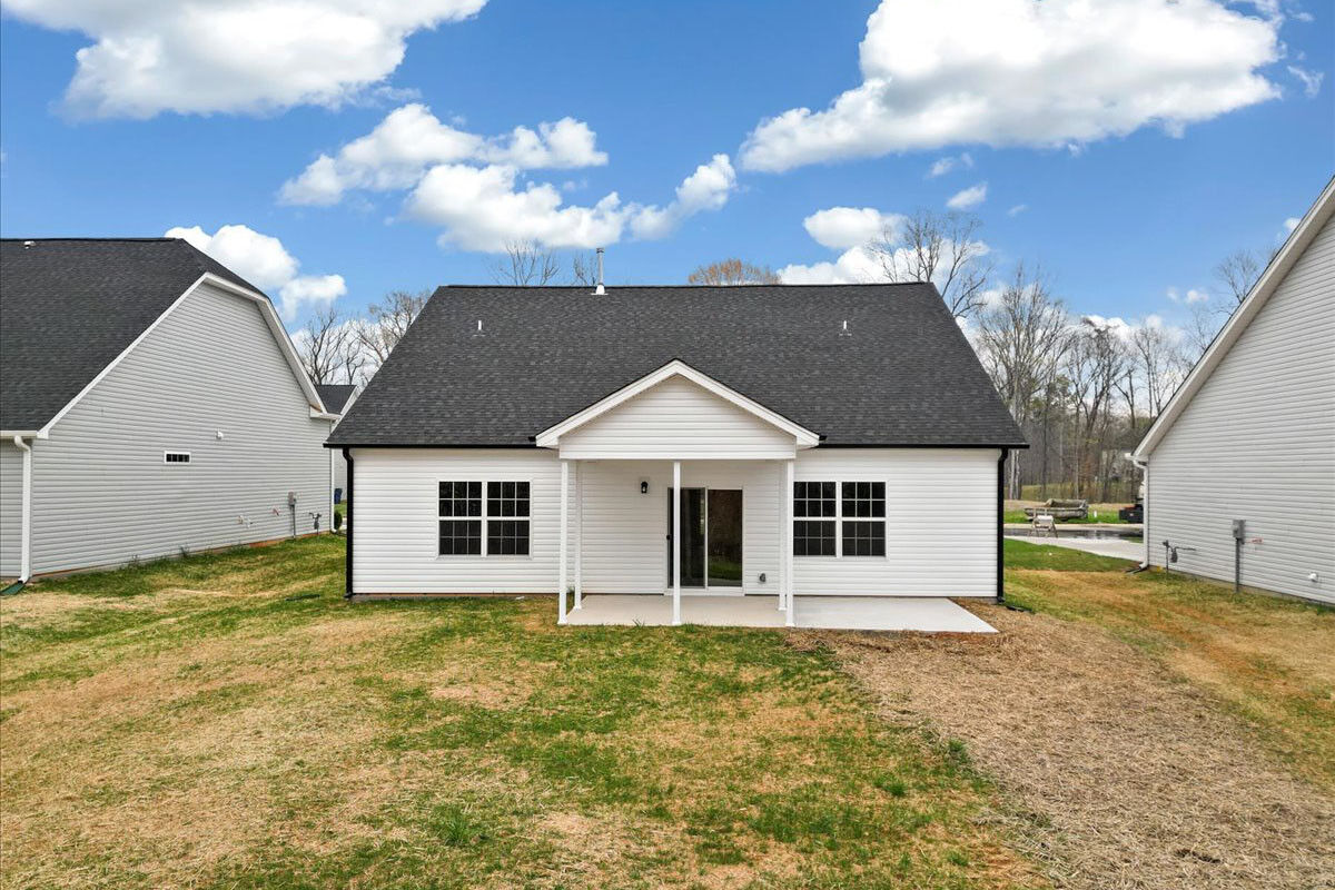 https://assets.windsorhomes.us/img/MVG_lot13_Somerset_elvC_1985_Meadowvie_Dr_exteriro_rear_back.jpg