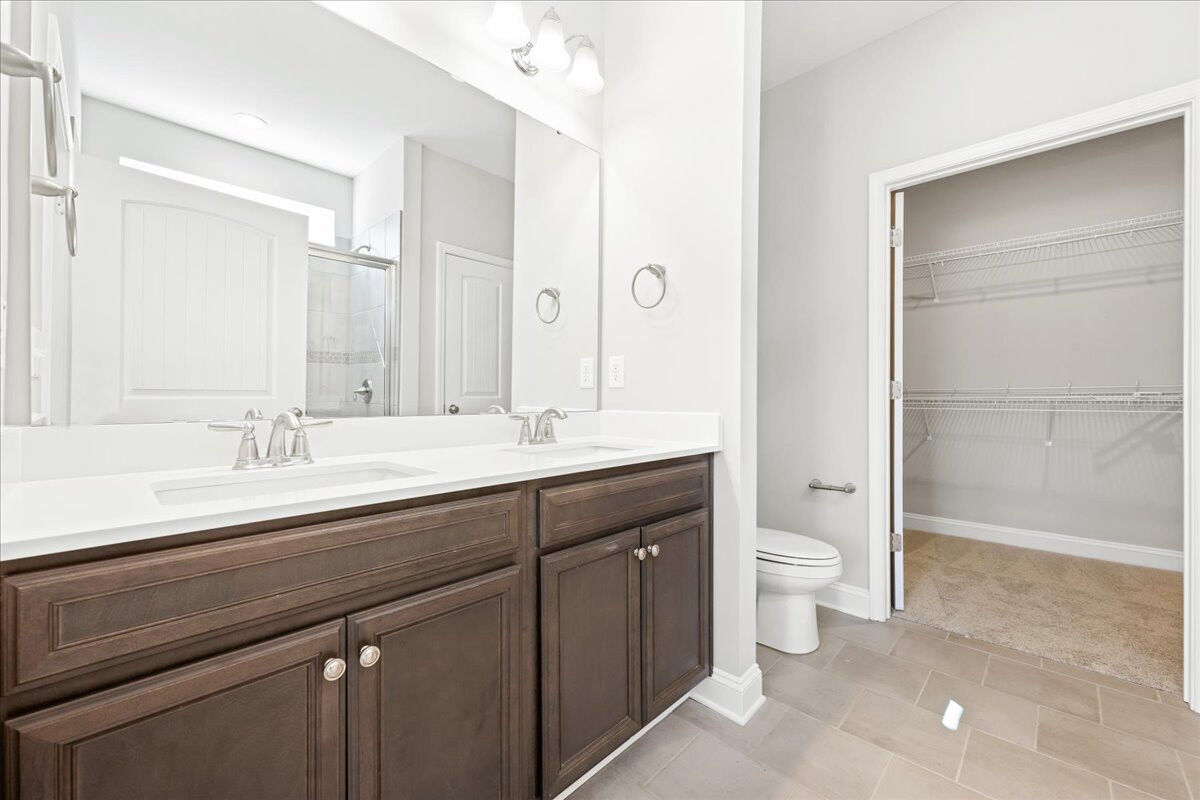 https://assets.windsorhomes.us/img/MVG_lot14_Cary_elvC_1981_Meadowview_Drive_bprimary_bath.jpg