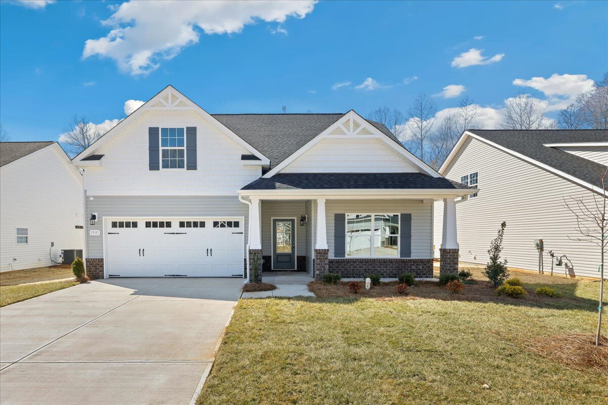 https://assets.windsorhomes.us/img/MVG_lot14_Cary_elvC_1981_Meadowview_Drive_exterior_full_front.jpg