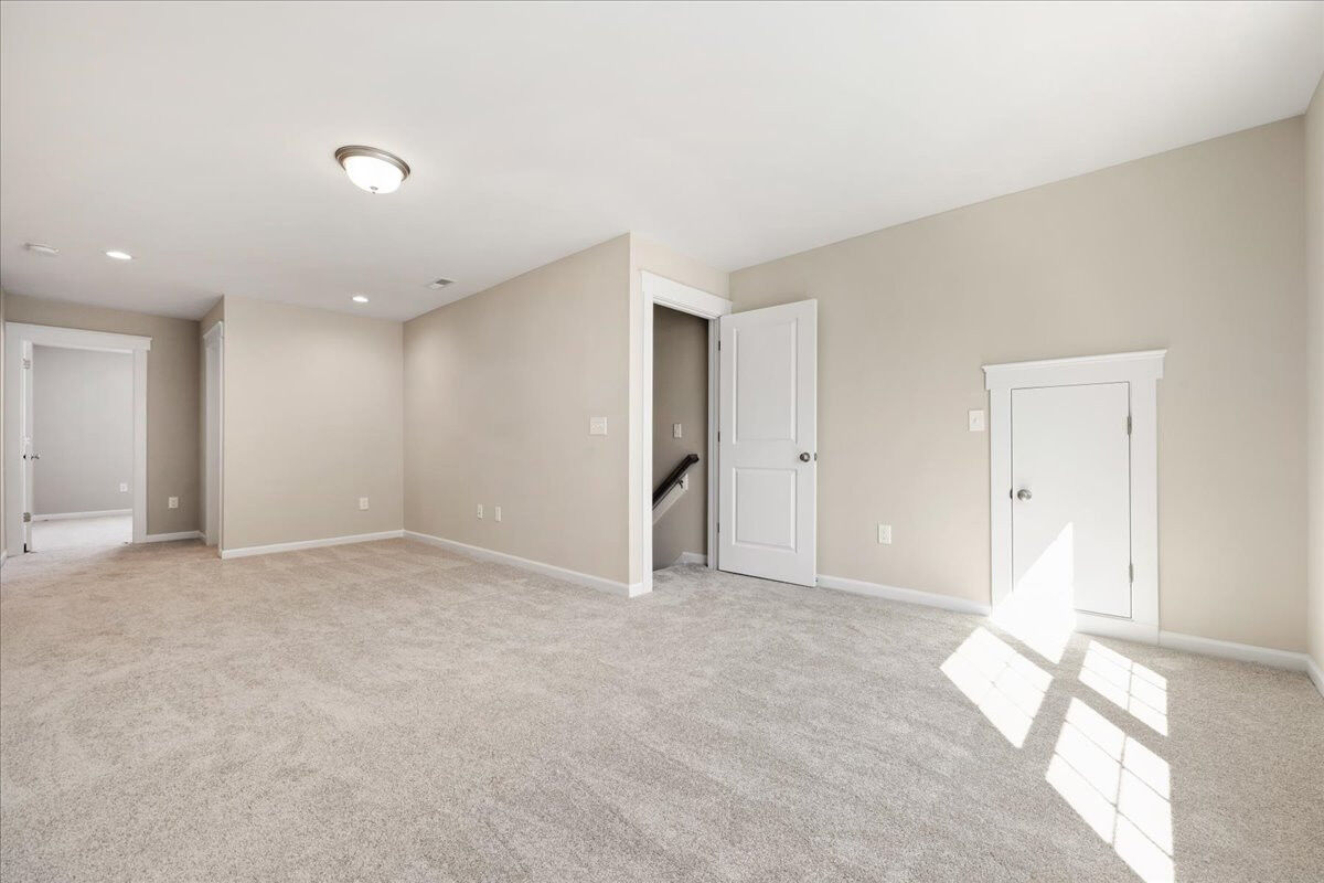 https://assets.windsorhomes.us/img/MVG_lot15_Pinehurst_3_elvA_1975_Meadowview_Drive_bonus.jpg