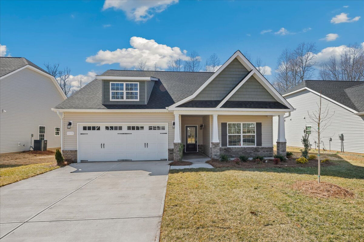 https://assets.windsorhomes.us/img/MVG_lot15_Pinehurst_3_elvA_1975_Meadowview_Drive_exterior_full_front.jpg