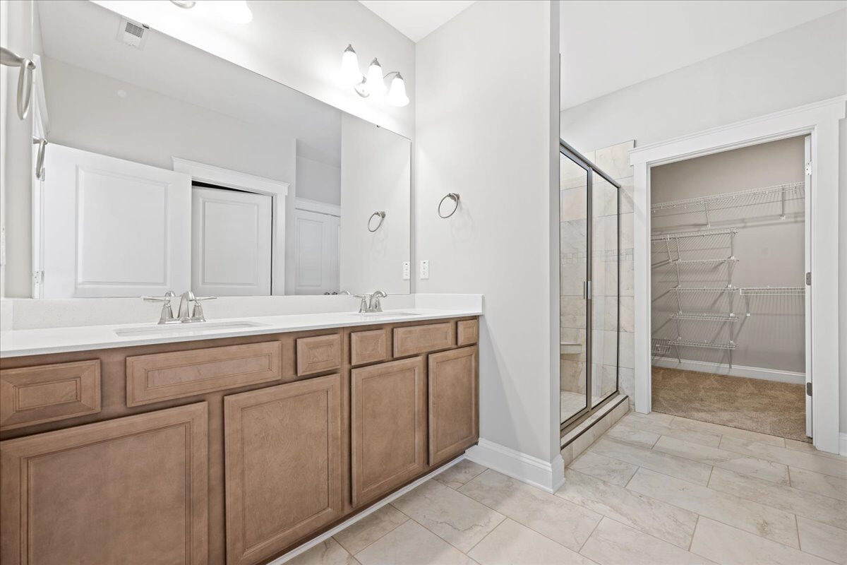 https://assets.windsorhomes.us/img/MVG_lot15_Pinehurst_3_elvA_1975_Meadowview_Drive_primary_bath.jpg