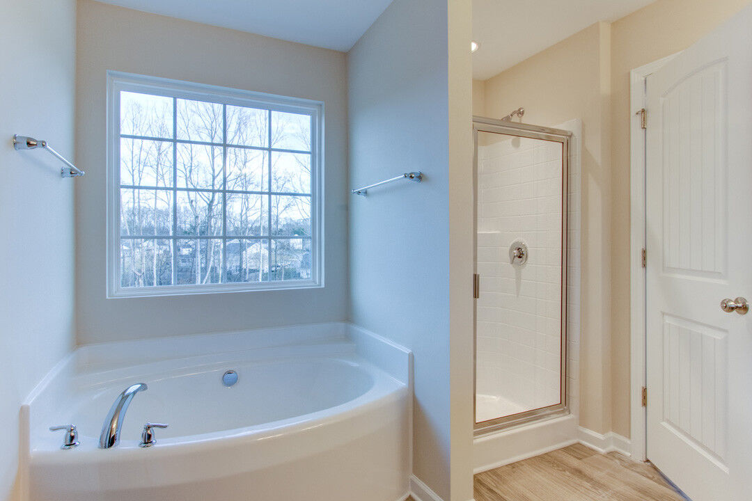 https://assets.windsorhomes.us/img/Montgomery_E_BM_lot253_1954-Rubywood_bathroom.jpg