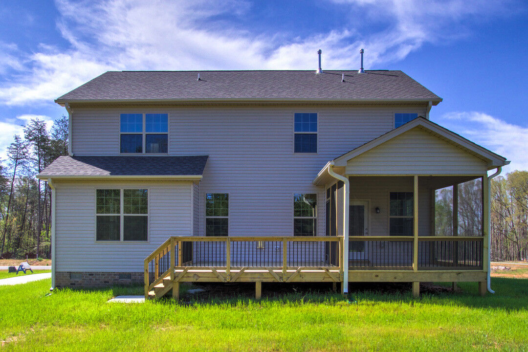 https://assets.windsorhomes.us/img/Montgomery_F_MM_lot52_7514-Quail-Crossing_exterior-back-porch.jpg