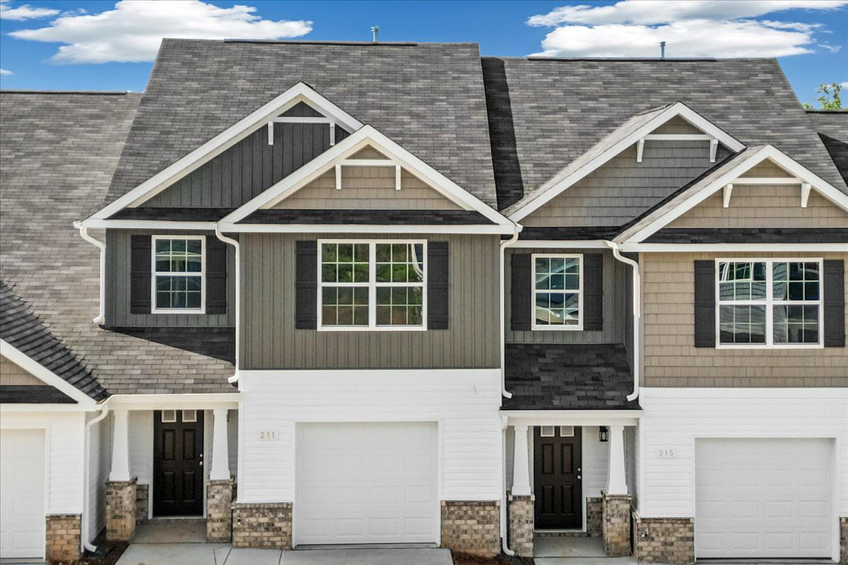 https://assets.windsorhomes.us/img/Pennsylvania_A_VSC_lot73_211_Berryfield_Dr_full_front_exterior_2_ReU.jpg