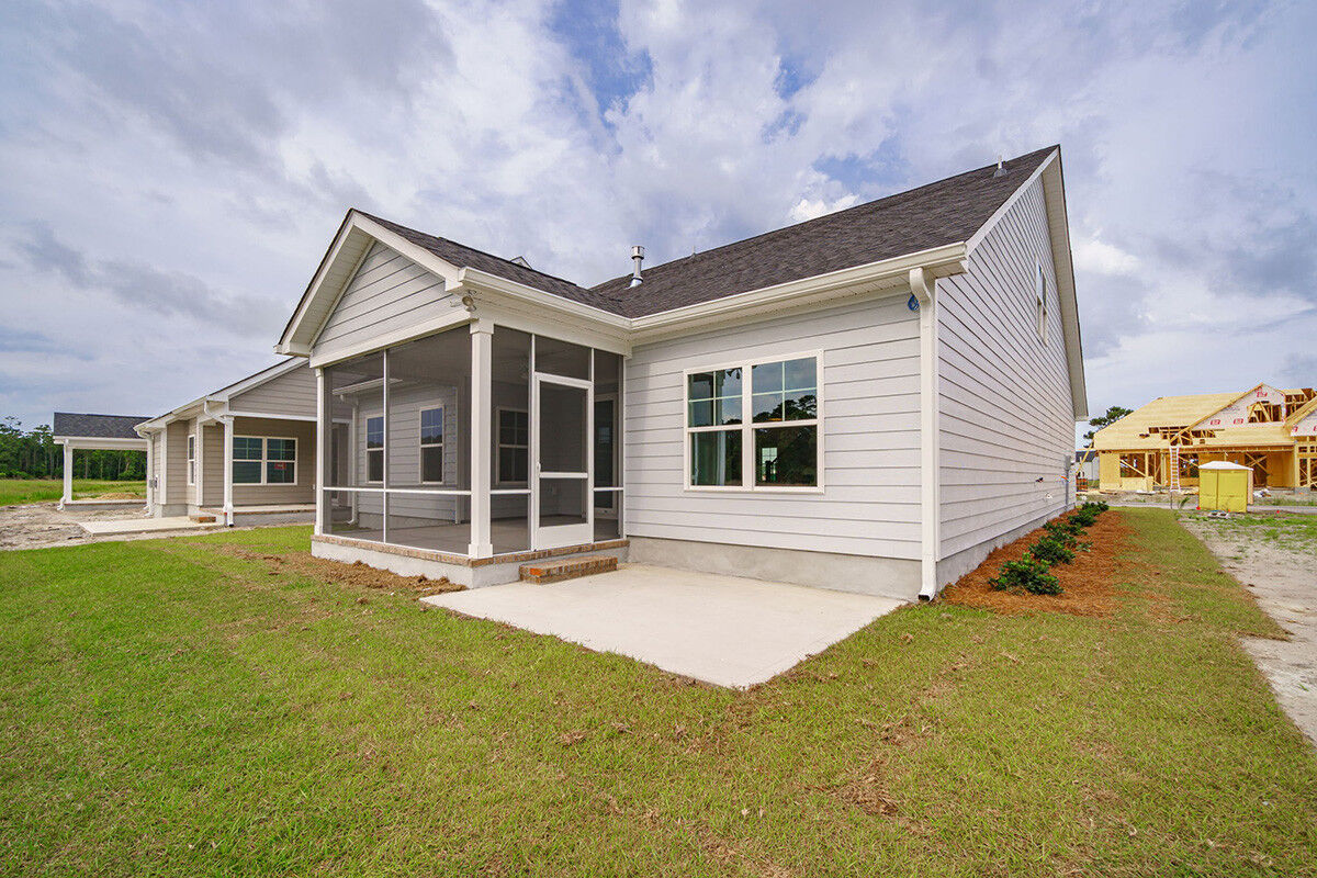 https://assets.windsorhomes.us/img/Pinehurst_A_NRC_lot78_208_Windswept_Ln_Exterior_back_2.jpg