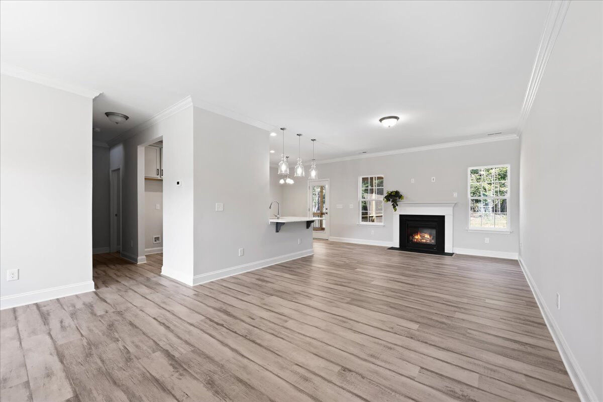 https://assets.windsorhomes.us/img/RFM_lot36_Midland_elvD_506_Stonewell_Ct_great_room.jpg