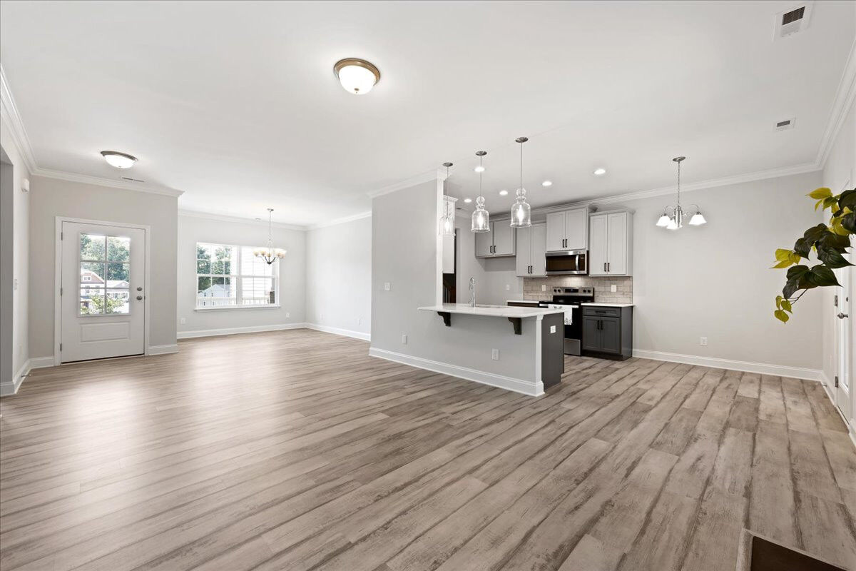 https://assets.windsorhomes.us/img/RFM_lot36_Midland_elvD_506_Stonewell_Ct_kitchen.jpg