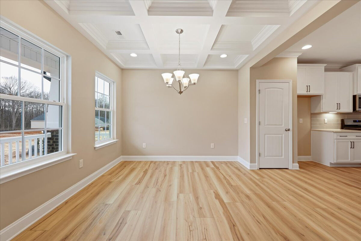https://assets.windsorhomes.us/img/SWS_lot10_Richmond_A_5361_Salem_Woods_Dr_dining.jpg