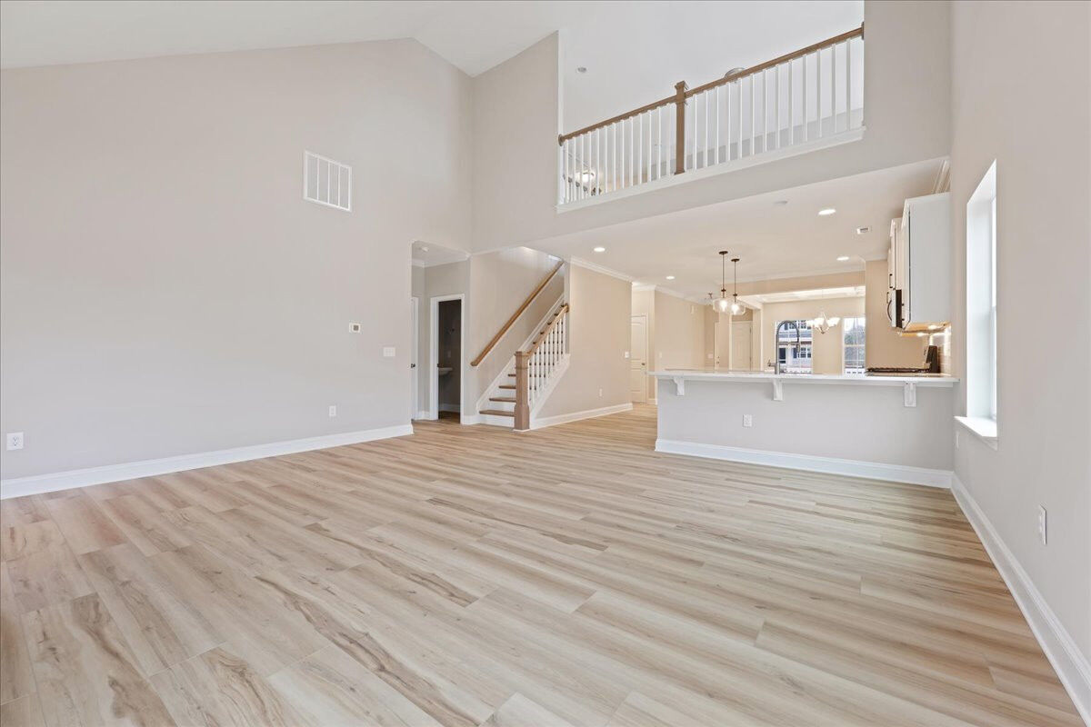 https://assets.windsorhomes.us/img/SWS_lot10_Richmond_A_5361_Salem_Woods_Dr_great_room.jpg