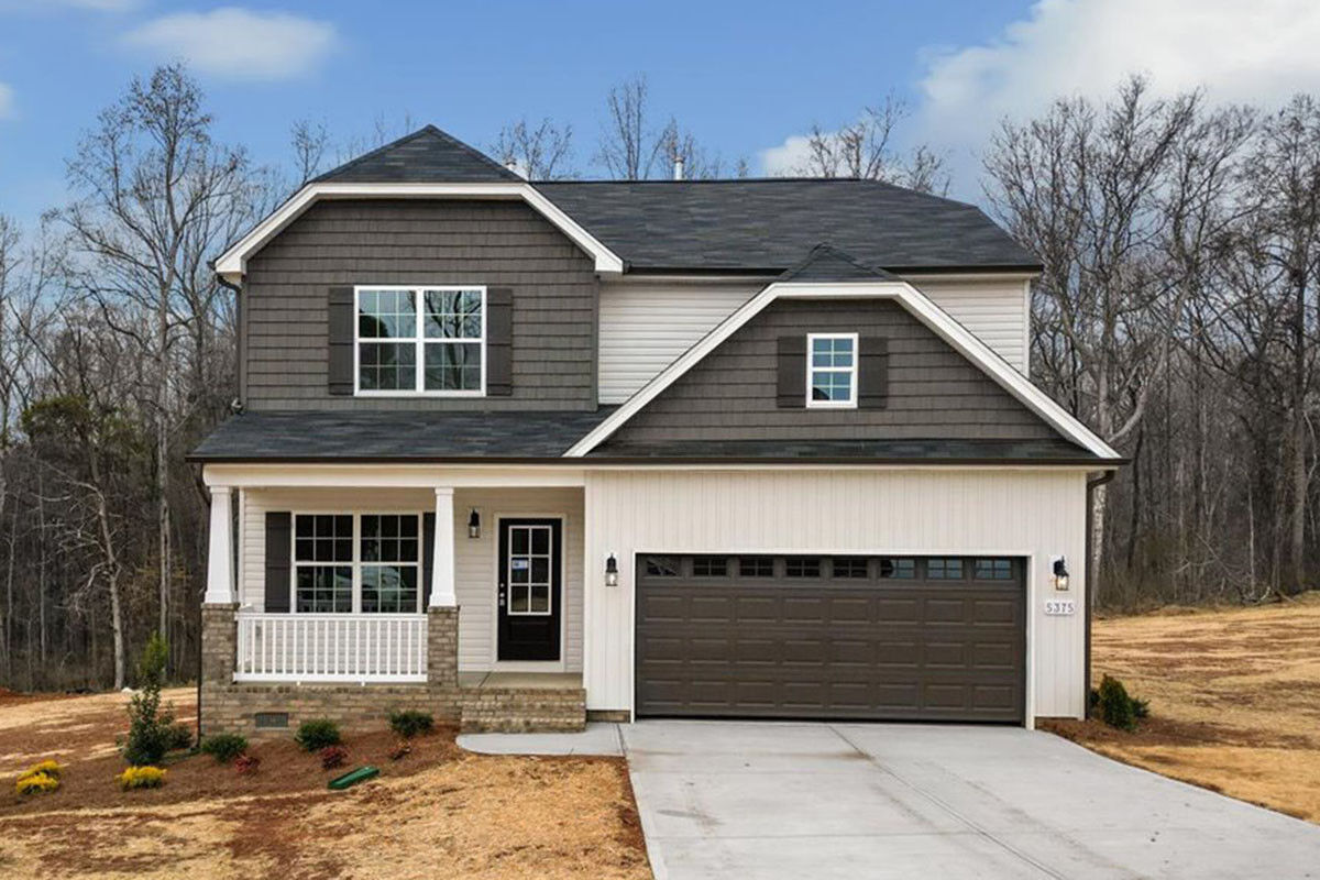 https://assets.windsorhomes.us/img/SWS_lot11_Bailey_C_5375_Salem_Woods_Dr_exterior_full_front_crop.jpg