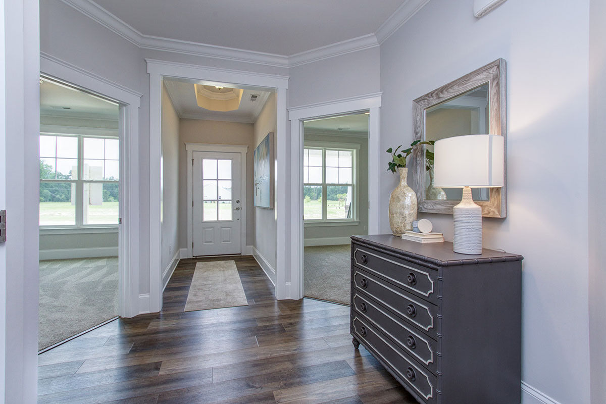 https://assets.windsorhomes.us/img/Seagate_A_CPV_lot156_8277_Oak_Abbey_Tr_foyer.jpg
