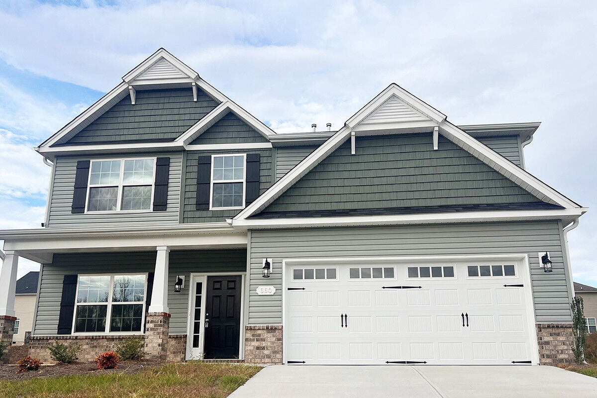 https://assets.windsorhomes.us/img/Seagrove_E_LS_lot204_660_Mahogany_drive_exterior_full_front.jpg