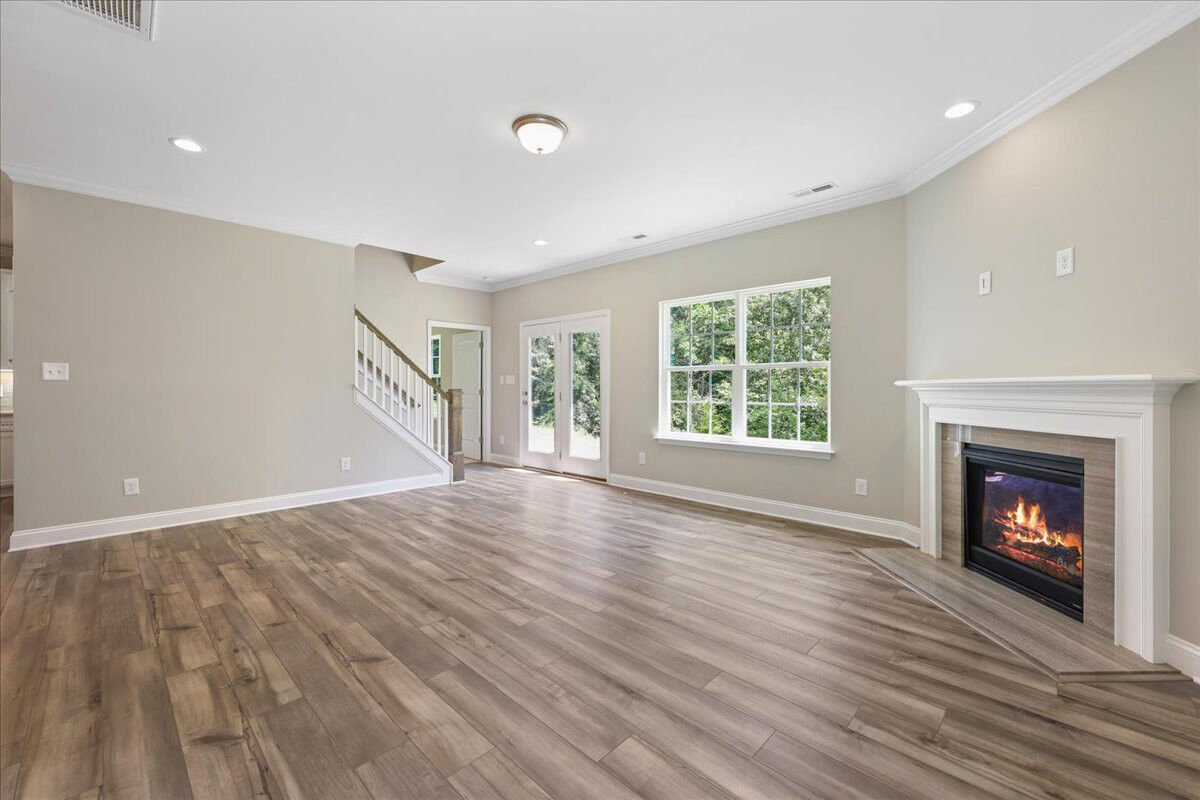 https://assets.windsorhomes.us/img/Somerser_B_CCK_lot88_4212_Canter_Creek_Lane_great_room_2.jpg