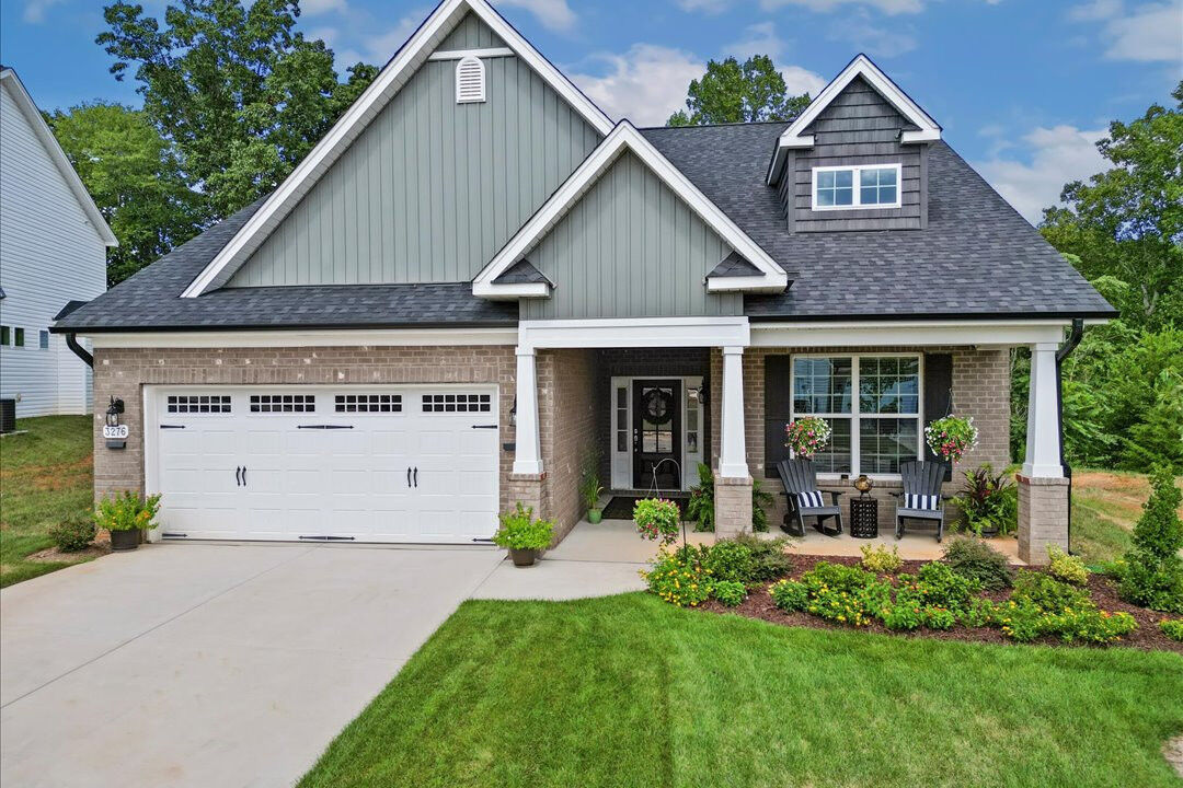 https://assets.windsorhomes.us/img/Somerset_3_H_BD_lot14_3276_castlerock_dr_exterior_front.jpg