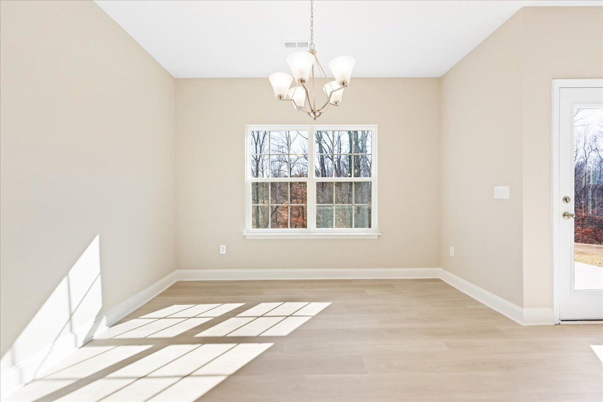 https://assets.windsorhomes.us/img/VR_lot11_Southport_elvA_1826_Parham_Drive_dining.jpg