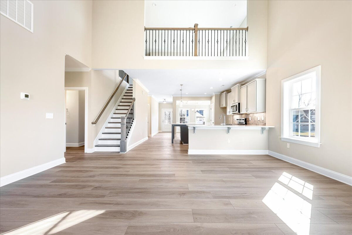 https://assets.windsorhomes.us/img/VR_lot88_Richmond_elvC_1815_Parham_Drive_great_Room.jpg